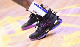 安踏鞋子爆料视频播放,爆款来袭，视频播放引爆潮流！